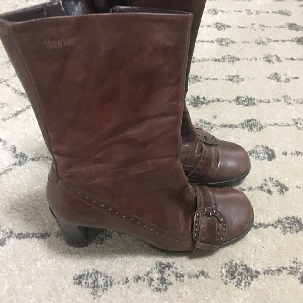 Boots with buckle